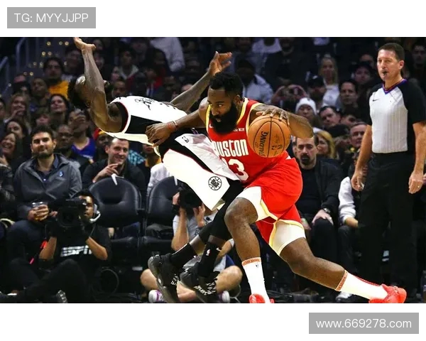 庞峥麟丝滑转身晃飞防守换手上篮打进豪取20分5板3助助力球队逆袭