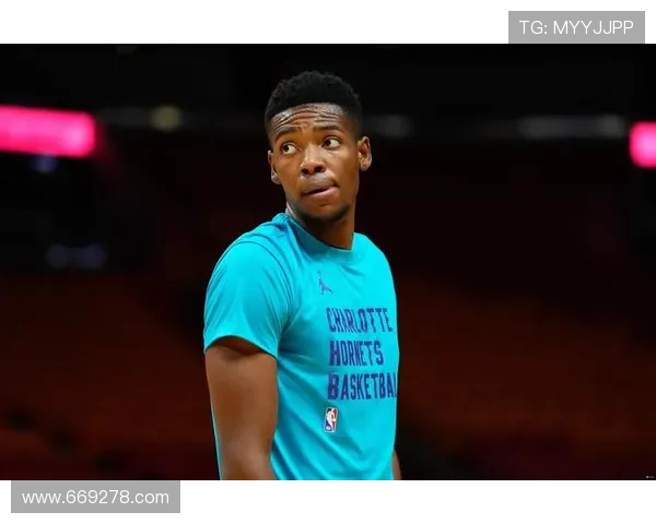 黄蜂官推晒布兰登米勒暴扣瞬间，球迷队友场边反应刷屏引爆社媒